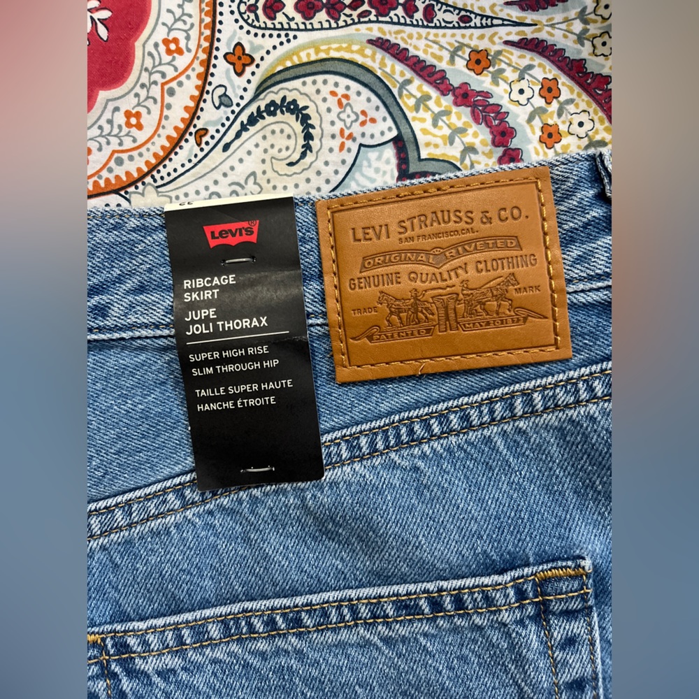 Levis Ribcage Skirt - Picture 5 of 5